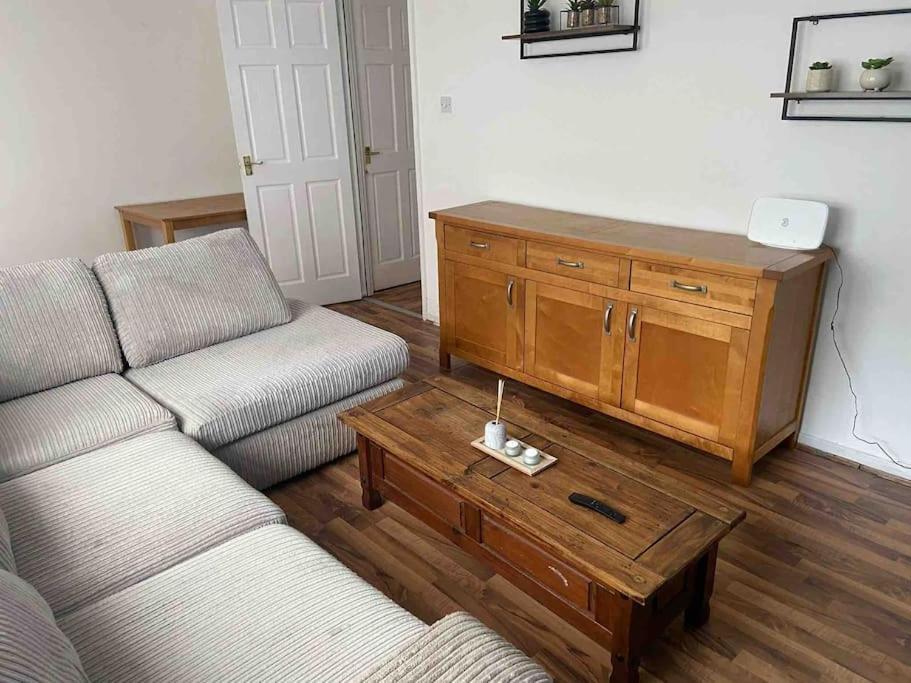 Manchester - Eccles - Business - Contractors - Families - Discounts Available Luaran gambar