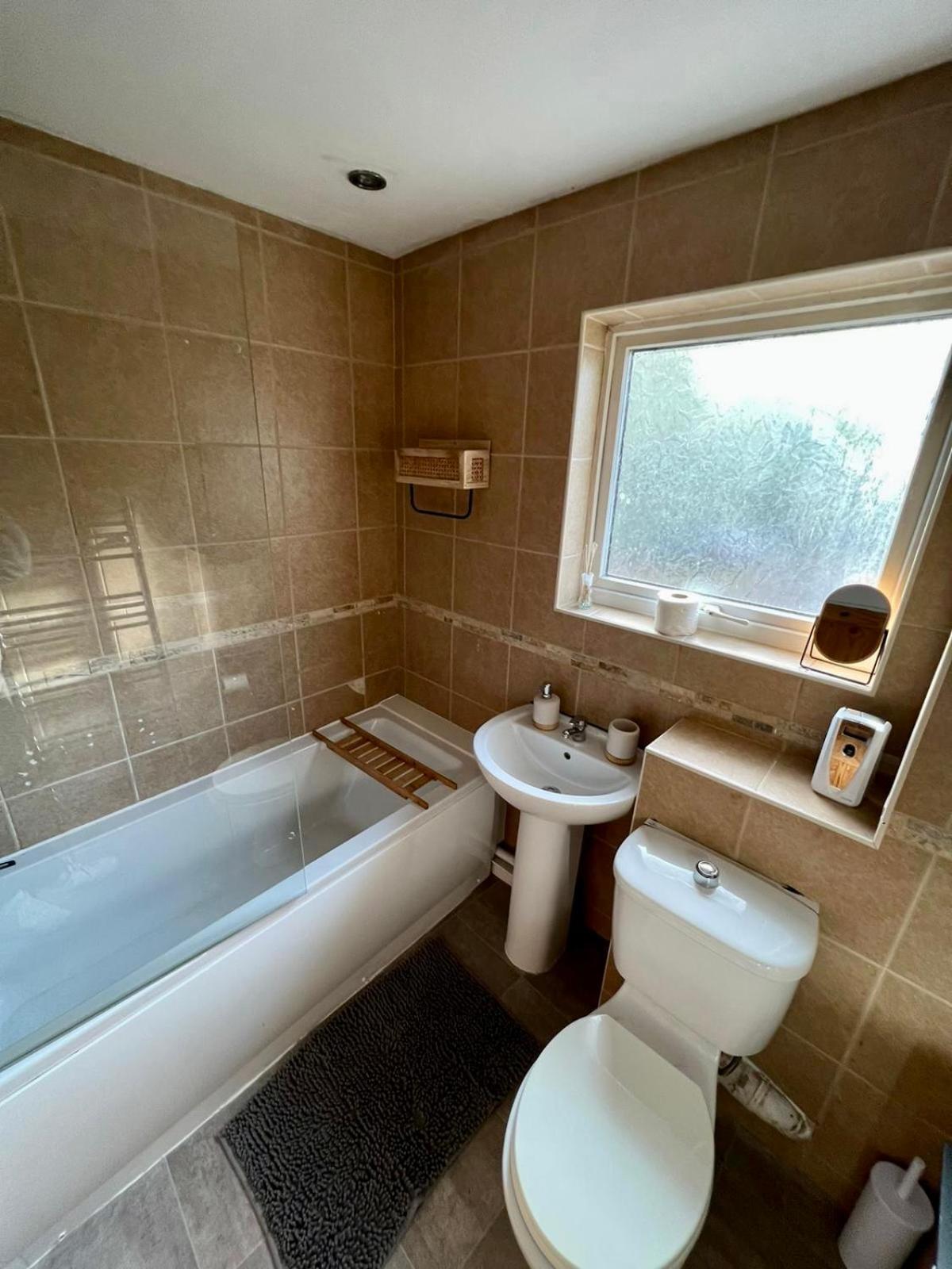 Manchester - Eccles - Business - Contractors - Families - Discounts Available Luaran gambar