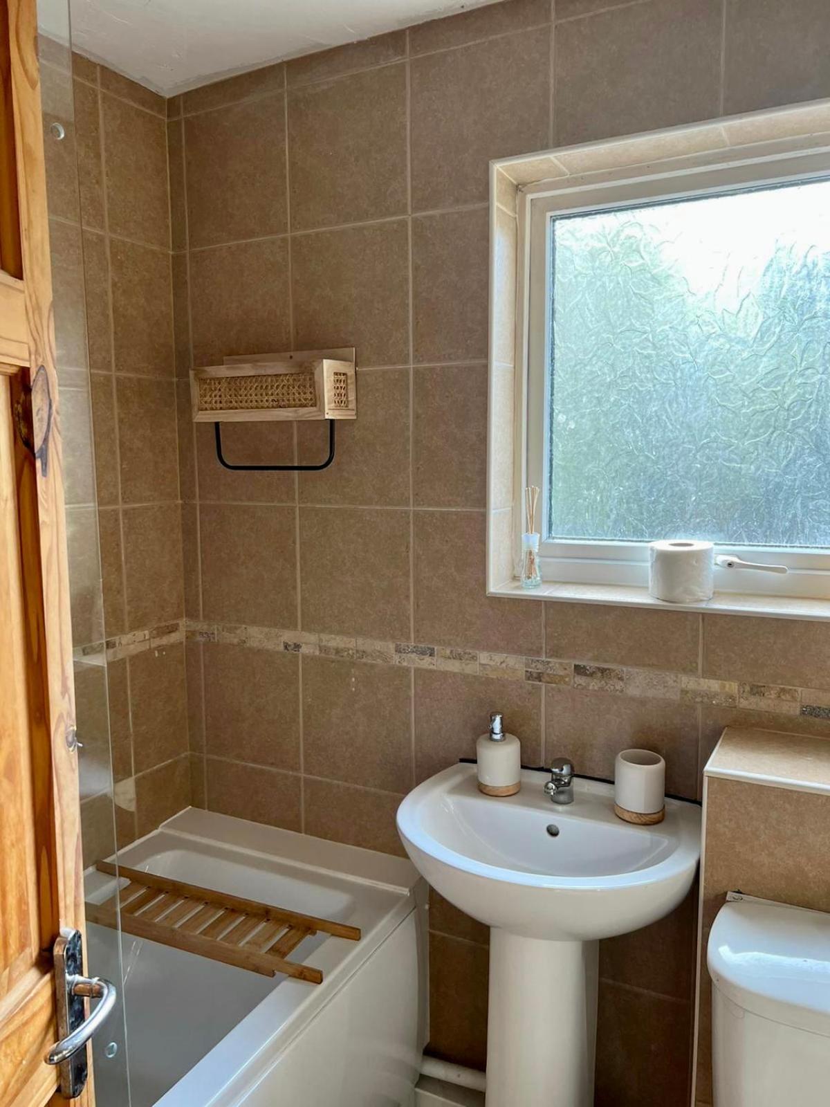 Manchester - Eccles - Business - Contractors - Families - Discounts Available Luaran gambar